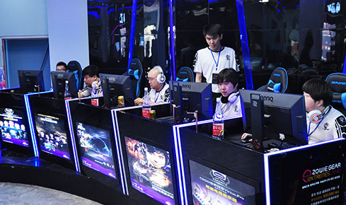 以便在合同 以便在合同